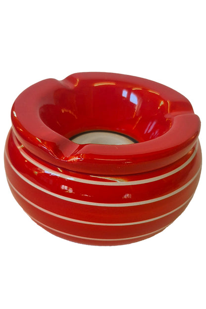 Roter Windaschenbecher aus Keramik mit geschlossenem Deckel, Durchmesser 12 cm.